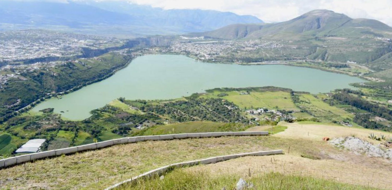 Vista de la laguna de Yahuarcocha, en la provincia de Imbabura, Ecuador.